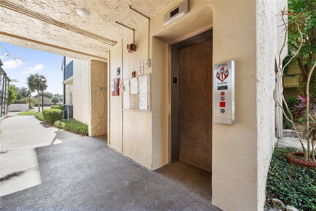 For Sale: $139,500 (2 beds, 1 baths, 994 Square Feet)