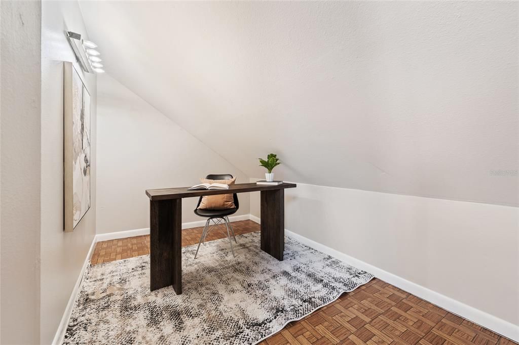 For Sale: $139,500 (2 beds, 1 baths, 994 Square Feet)