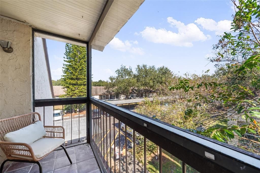 For Sale: $139,500 (2 beds, 1 baths, 994 Square Feet)