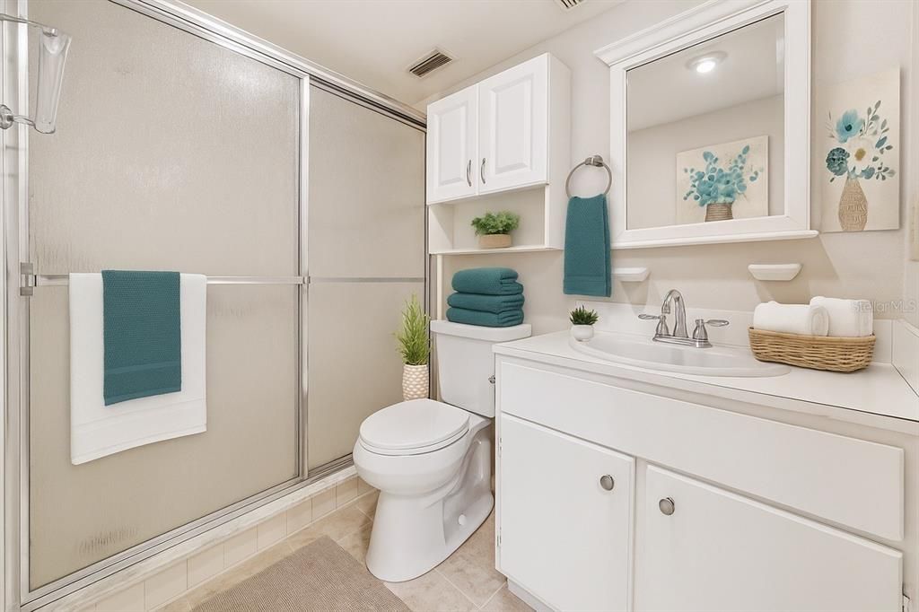 For Sale: $139,500 (2 beds, 1 baths, 994 Square Feet)