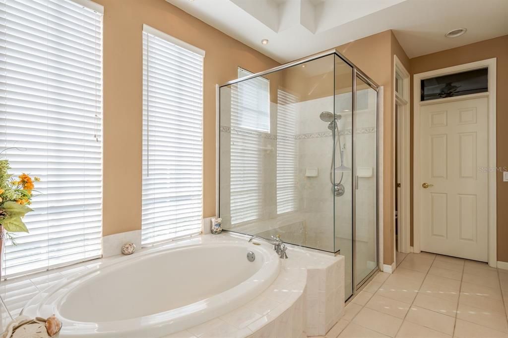 En Venta: $925,000 (4 camas, 3 baños, 3059 Pies cuadrados)