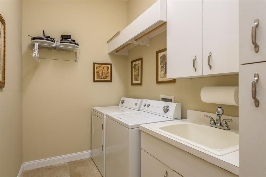 En Venta: $925,000 (4 camas, 3 baños, 3059 Pies cuadrados)