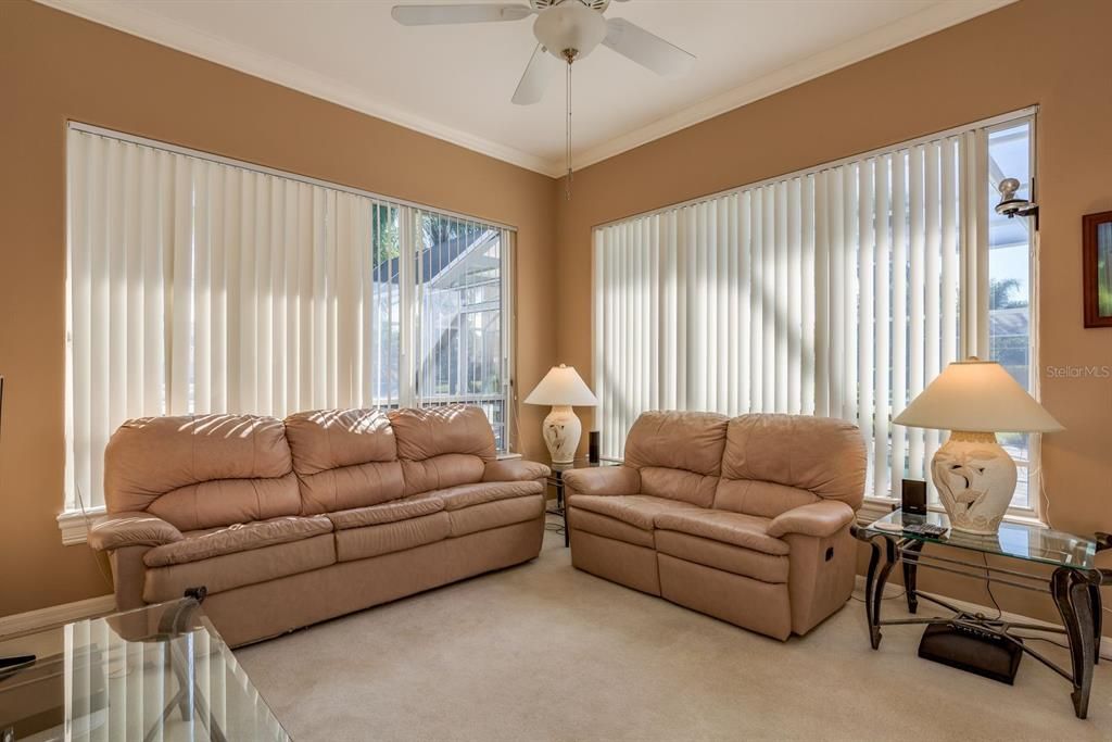 En Venta: $925,000 (4 camas, 3 baños, 3059 Pies cuadrados)