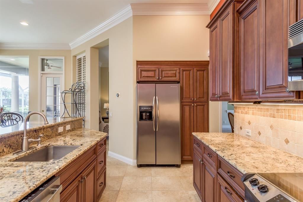 En Venta: $925,000 (4 camas, 3 baños, 3059 Pies cuadrados)