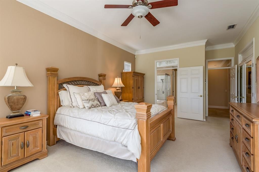 En Venta: $925,000 (4 camas, 3 baños, 3059 Pies cuadrados)