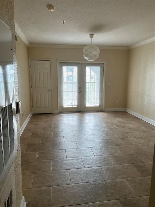 For Rent: $1,450 (1 beds, 1 baths, 744 Square Feet)