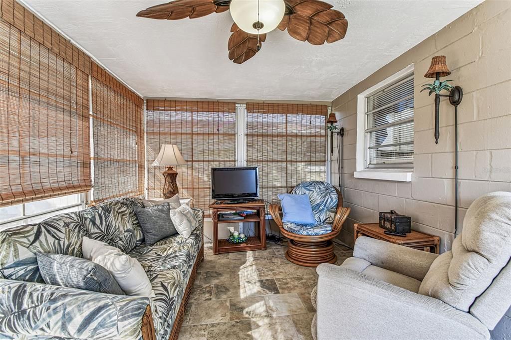 Active With Contract: $249,900 (2 beds, 2 baths, 936 Square Feet)