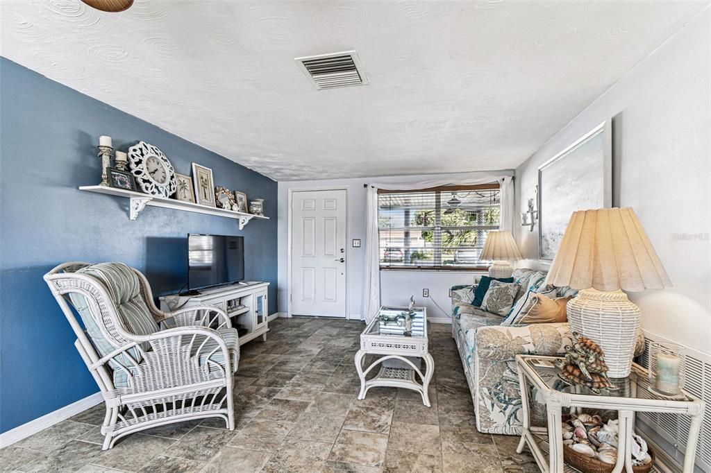 Active With Contract: $249,900 (2 beds, 2 baths, 936 Square Feet)