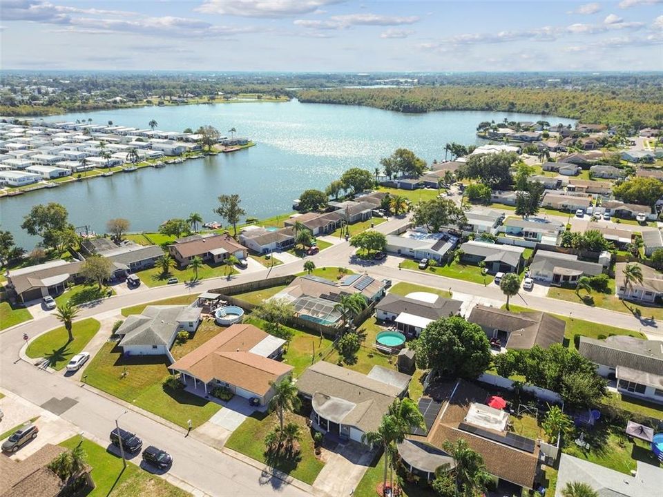 Active With Contract: $249,900 (2 beds, 2 baths, 936 Square Feet)