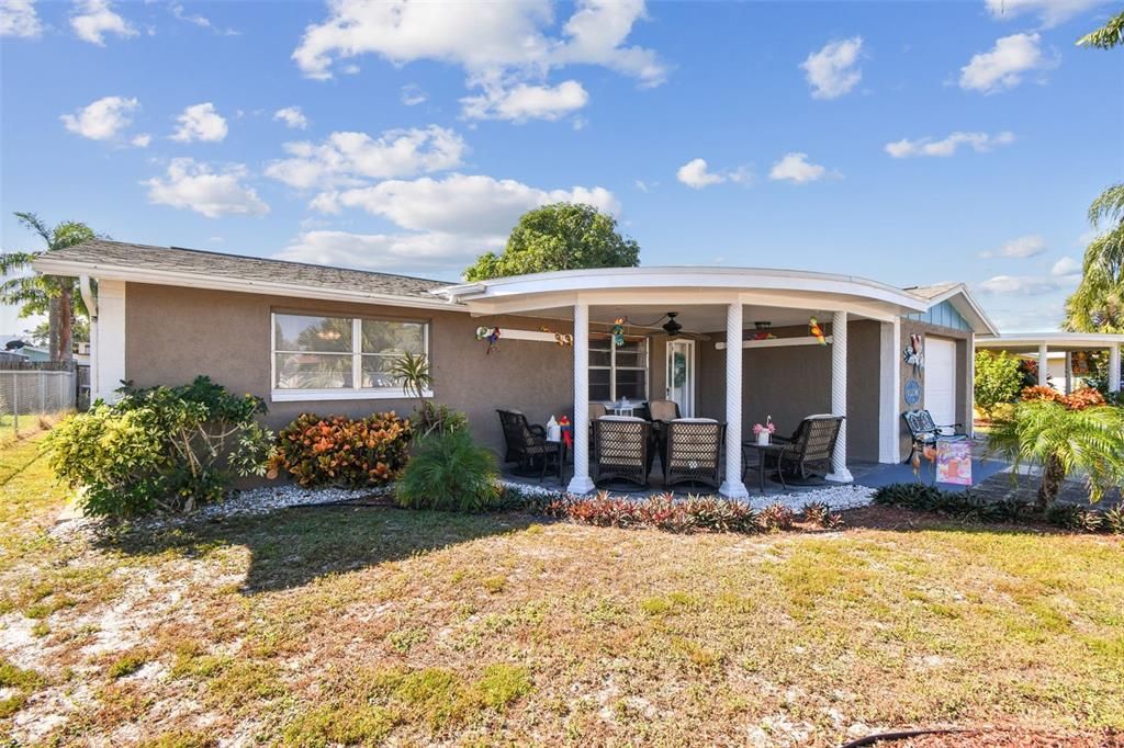 Active With Contract: $249,900 (2 beds, 2 baths, 936 Square Feet)