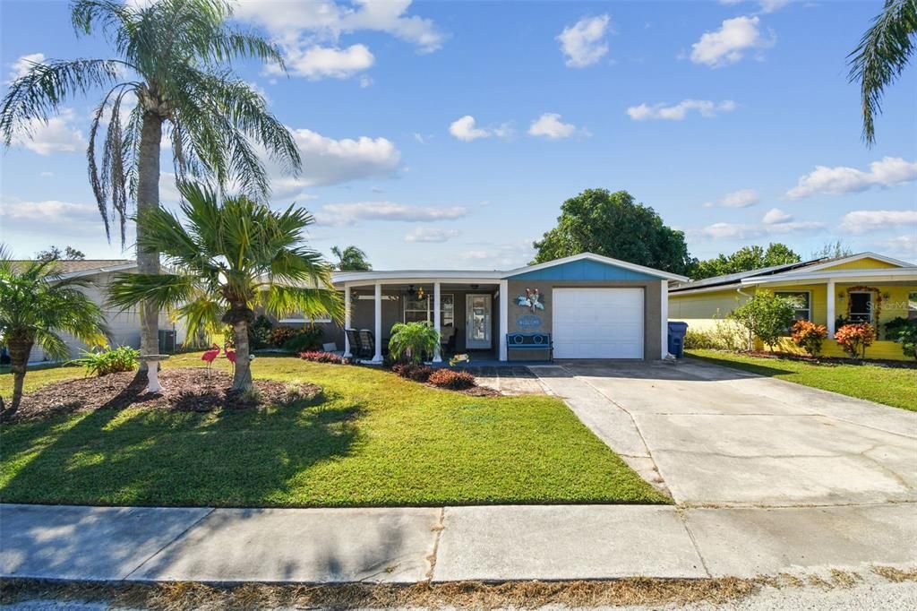 Active With Contract: $249,900 (2 beds, 2 baths, 936 Square Feet)