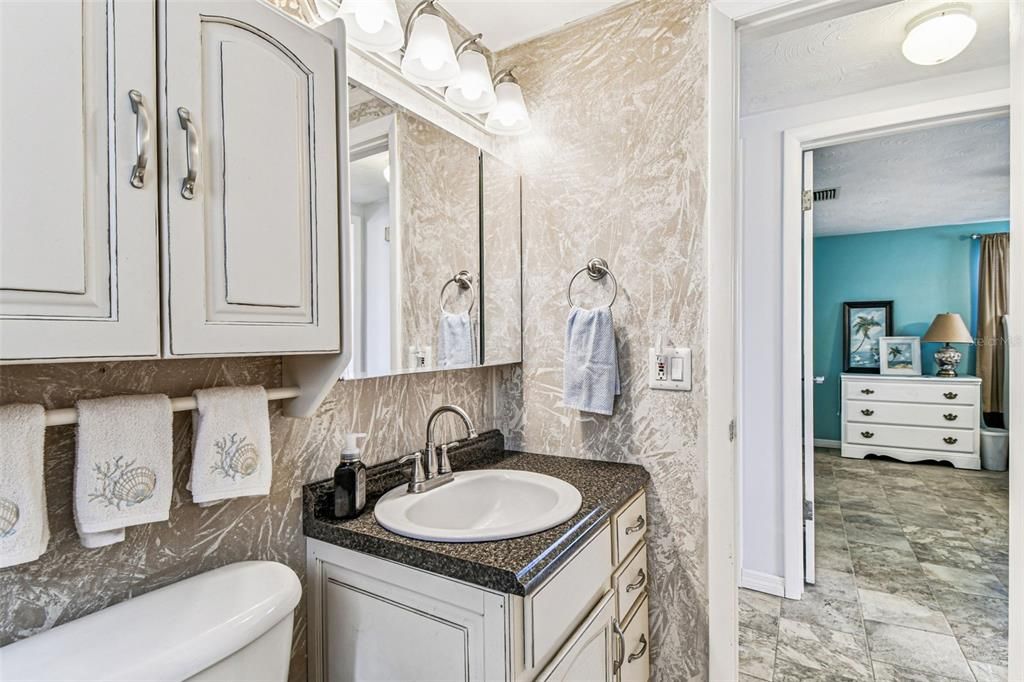 Active With Contract: $249,900 (2 beds, 2 baths, 936 Square Feet)