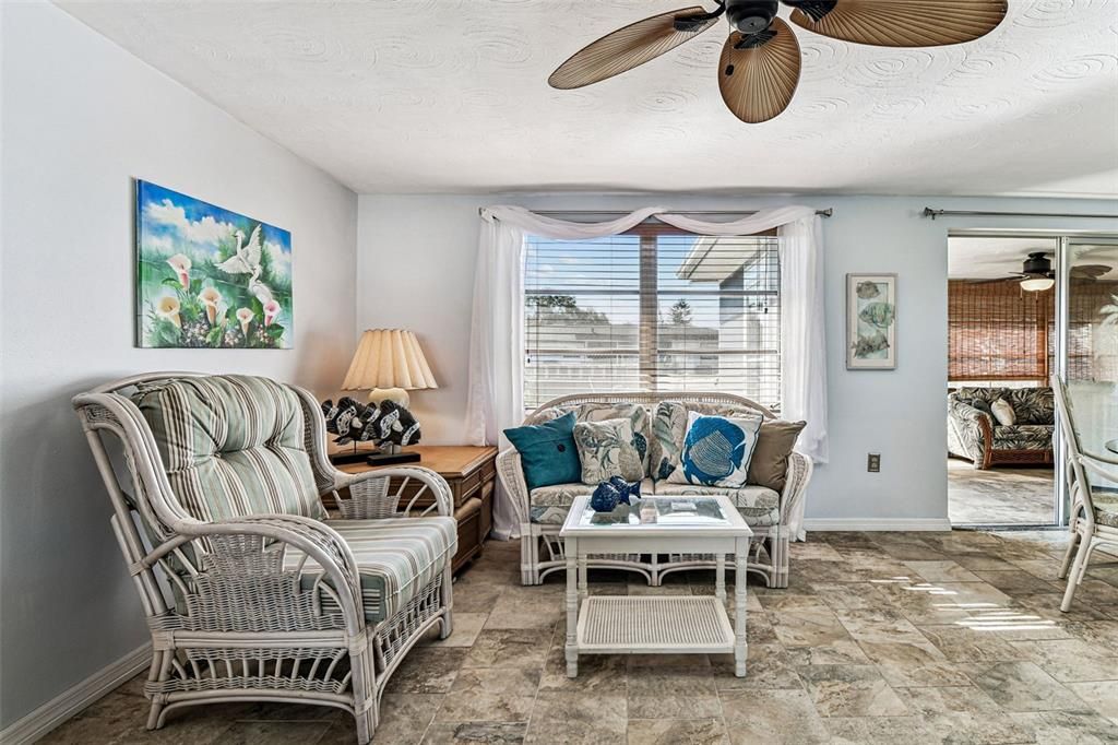 Active With Contract: $249,900 (2 beds, 2 baths, 936 Square Feet)