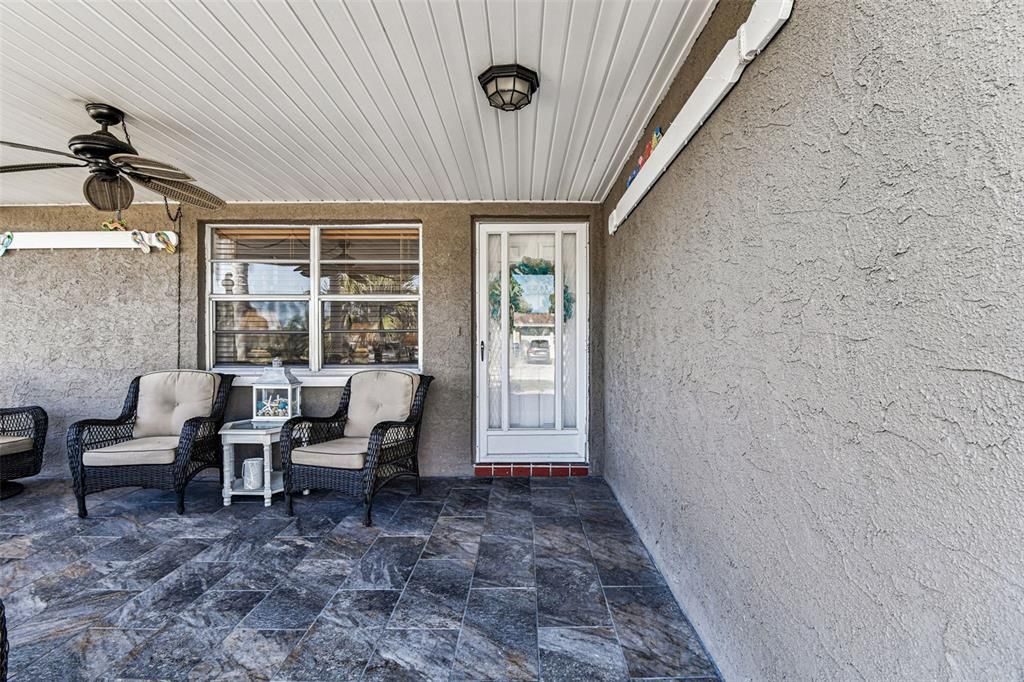 Active With Contract: $249,900 (2 beds, 2 baths, 936 Square Feet)