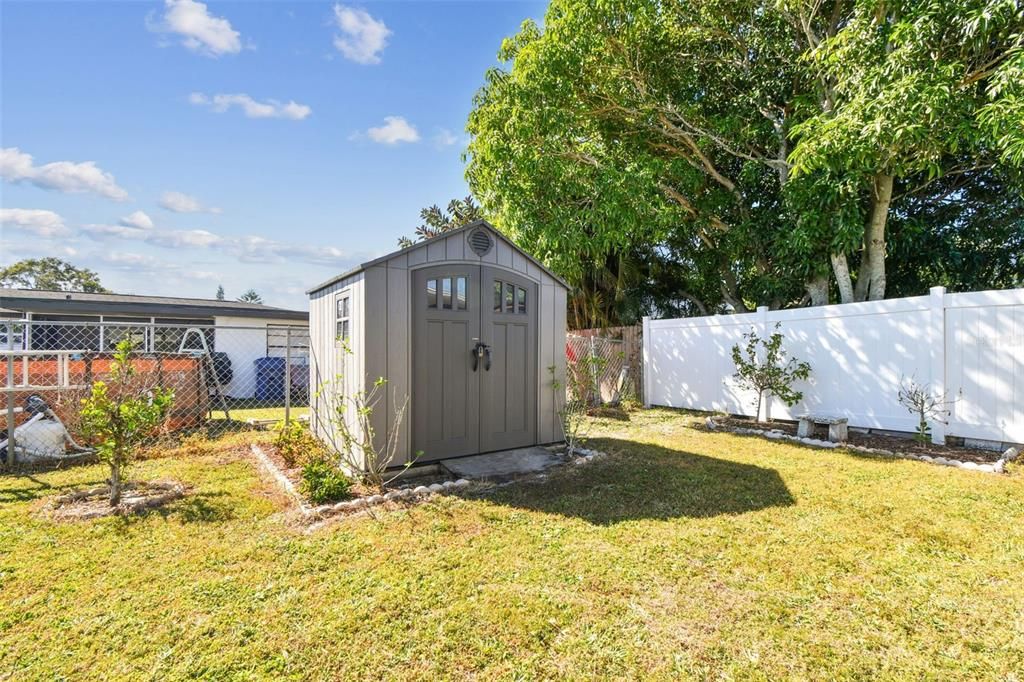 Active With Contract: $249,900 (2 beds, 2 baths, 936 Square Feet)