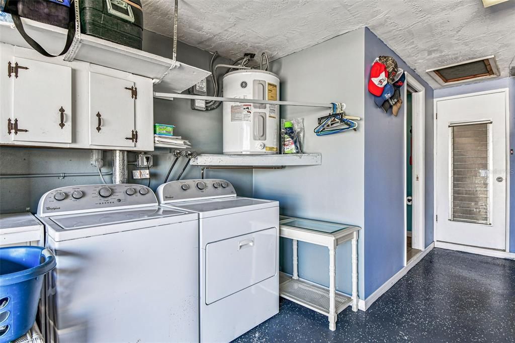 Active With Contract: $249,900 (2 beds, 2 baths, 936 Square Feet)