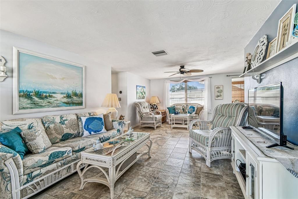 Active With Contract: $249,900 (2 beds, 2 baths, 936 Square Feet)