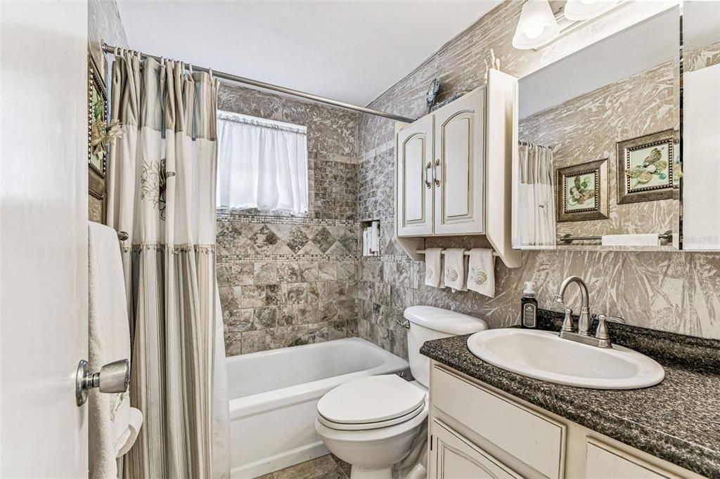 Active With Contract: $249,900 (2 beds, 2 baths, 936 Square Feet)