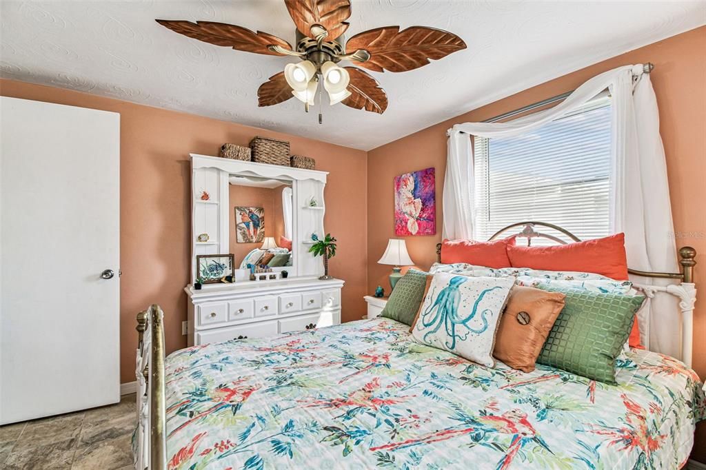 Active With Contract: $249,900 (2 beds, 2 baths, 936 Square Feet)