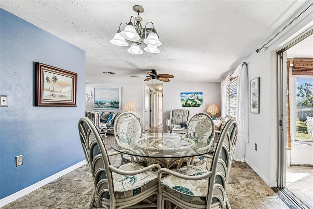 Active With Contract: $249,900 (2 beds, 2 baths, 936 Square Feet)