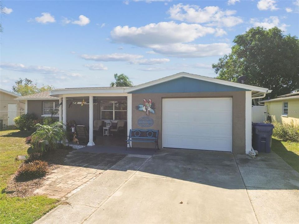 Active With Contract: $249,900 (2 beds, 2 baths, 936 Square Feet)