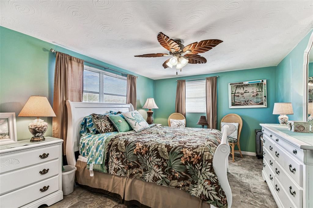 Active With Contract: $249,900 (2 beds, 2 baths, 936 Square Feet)