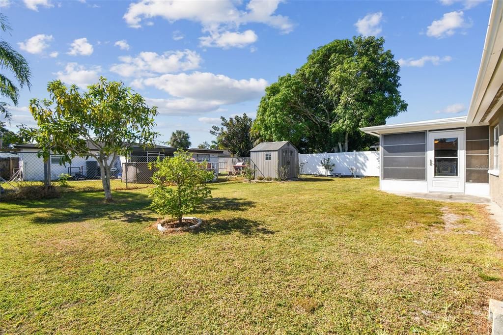 Active With Contract: $249,900 (2 beds, 2 baths, 936 Square Feet)