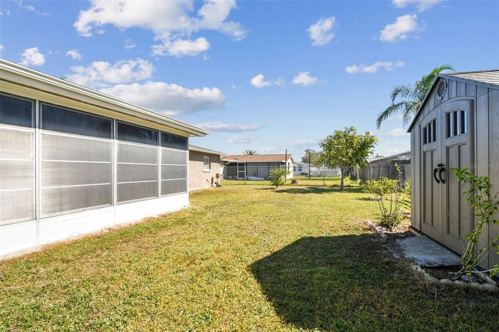 Active With Contract: $249,900 (2 beds, 2 baths, 936 Square Feet)