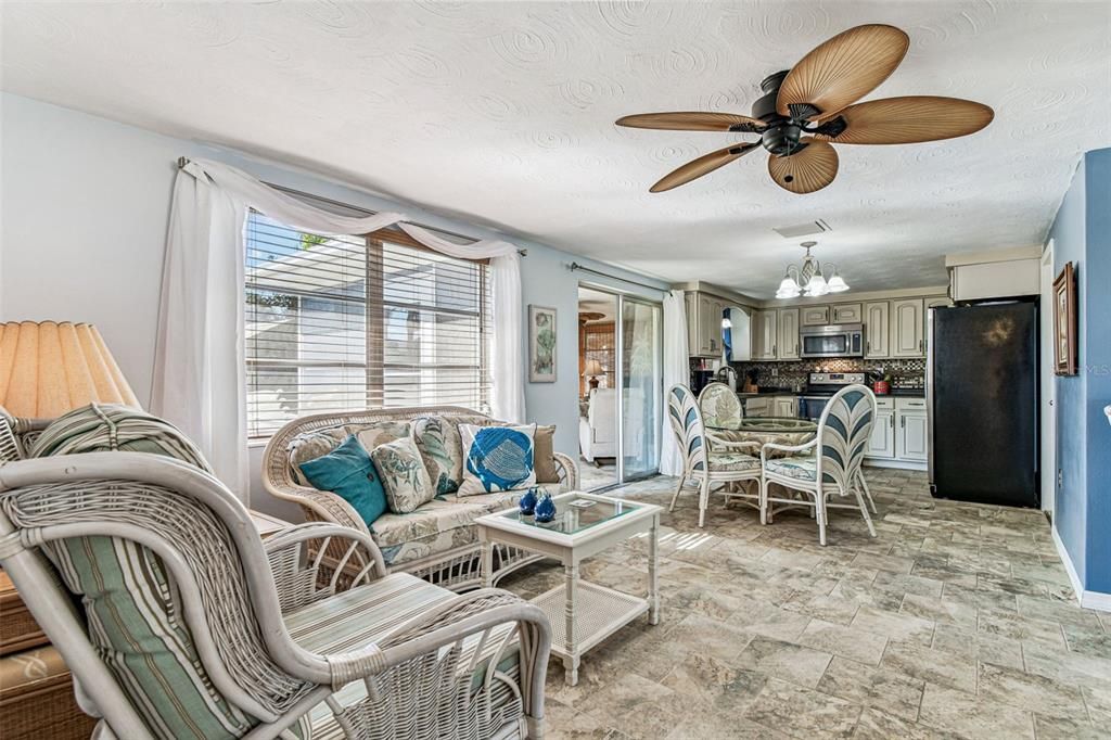 Active With Contract: $249,900 (2 beds, 2 baths, 936 Square Feet)