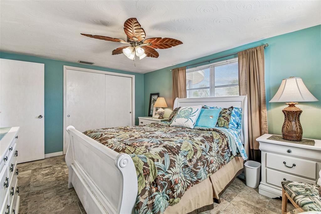 Active With Contract: $249,900 (2 beds, 2 baths, 936 Square Feet)