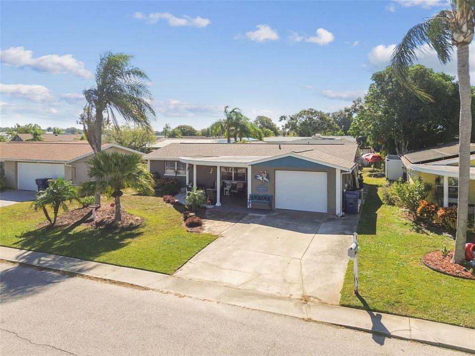 Active With Contract: $249,900 (2 beds, 2 baths, 936 Square Feet)