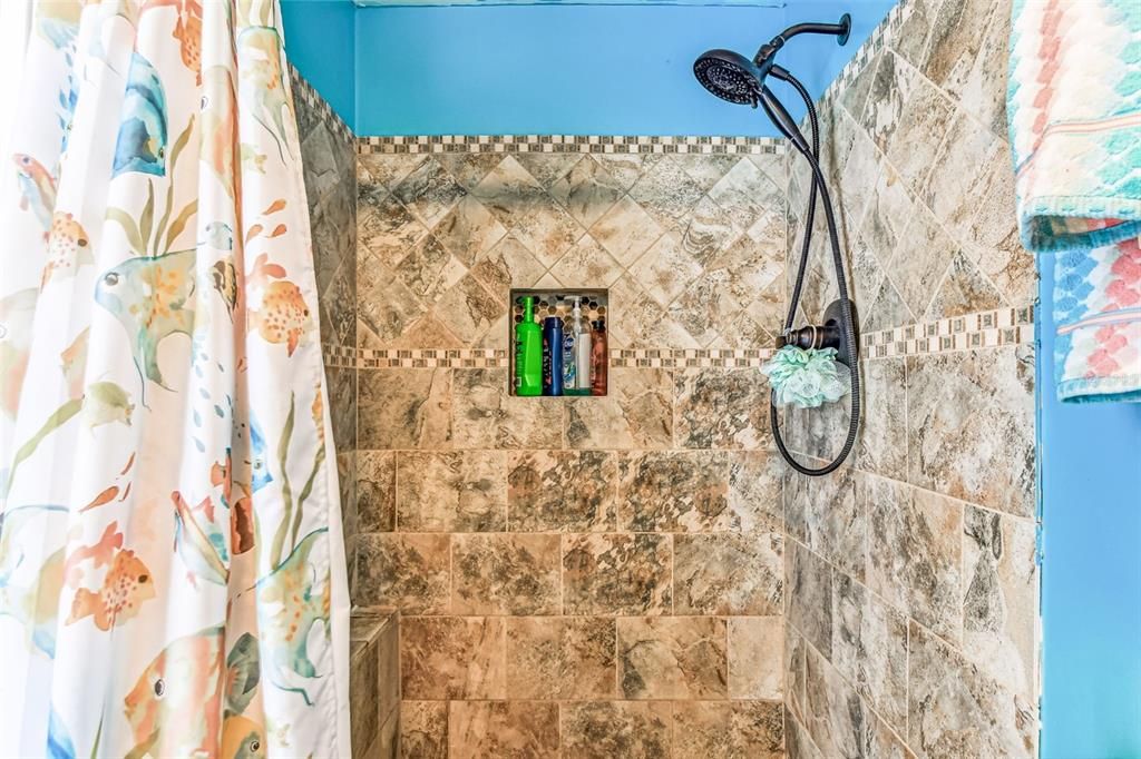 Active With Contract: $249,900 (2 beds, 2 baths, 936 Square Feet)