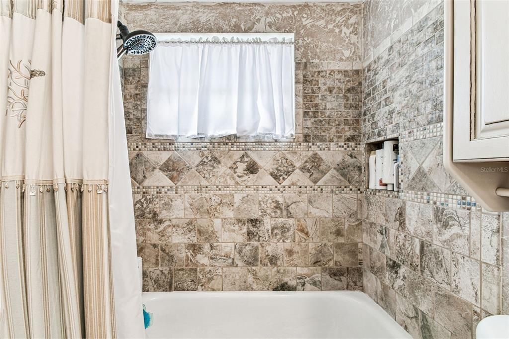 Active With Contract: $249,900 (2 beds, 2 baths, 936 Square Feet)