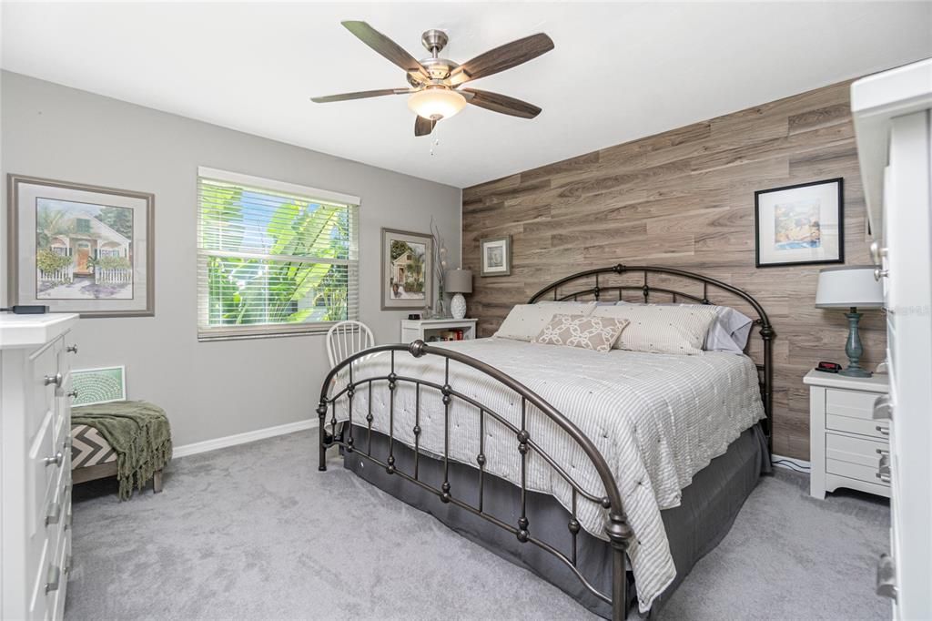 待售: $179,900 (2 贝兹, 2 浴室, 1037 平方英尺)