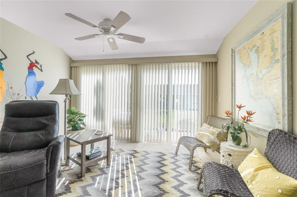 待售: $179,900 (2 贝兹, 2 浴室, 1037 平方英尺)