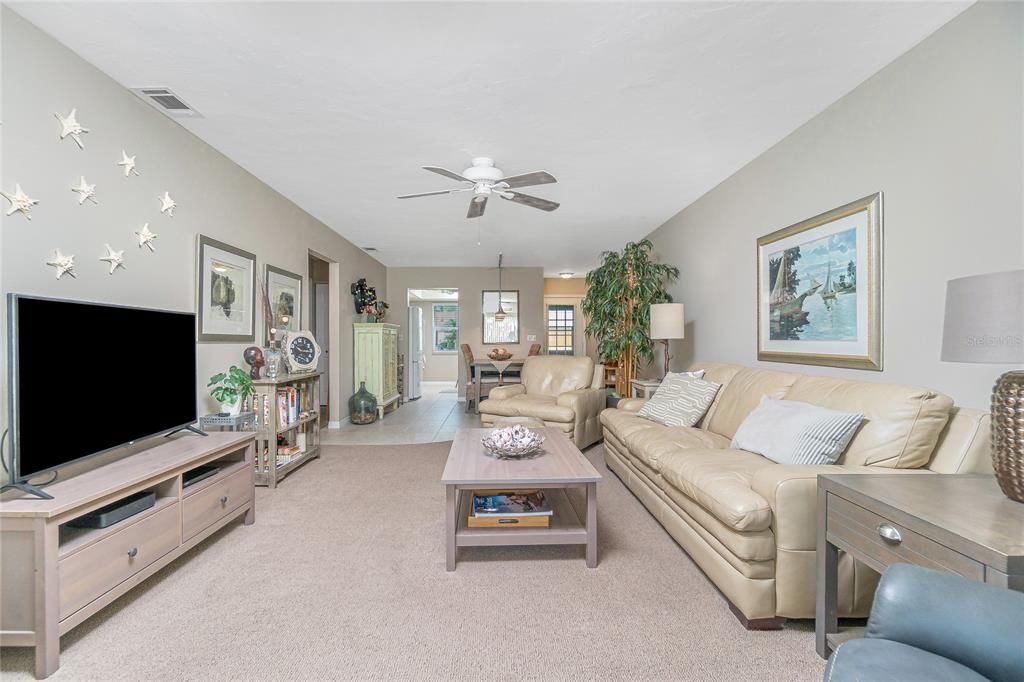 待售: $179,900 (2 贝兹, 2 浴室, 1037 平方英尺)