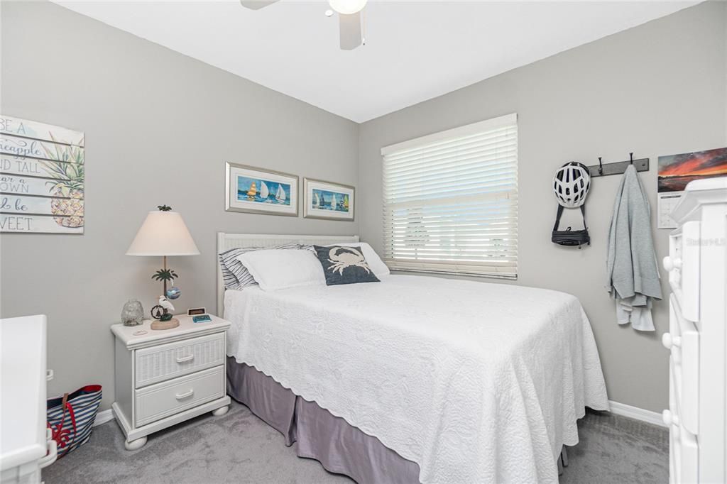 待售: $179,900 (2 贝兹, 2 浴室, 1037 平方英尺)