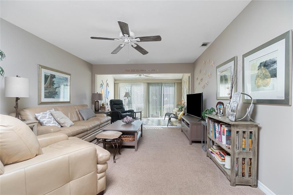 待售: $179,900 (2 贝兹, 2 浴室, 1037 平方英尺)