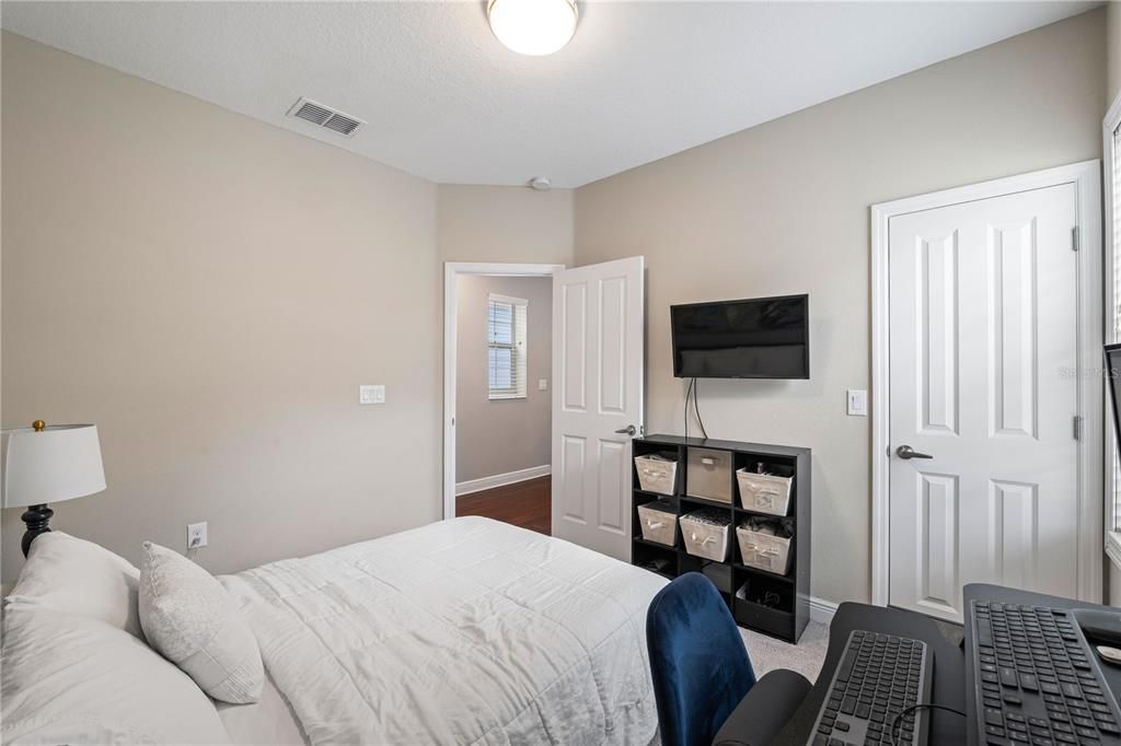 合同活跃: $2,800 (3 贝兹, 2 浴室, 1288 平方英尺)