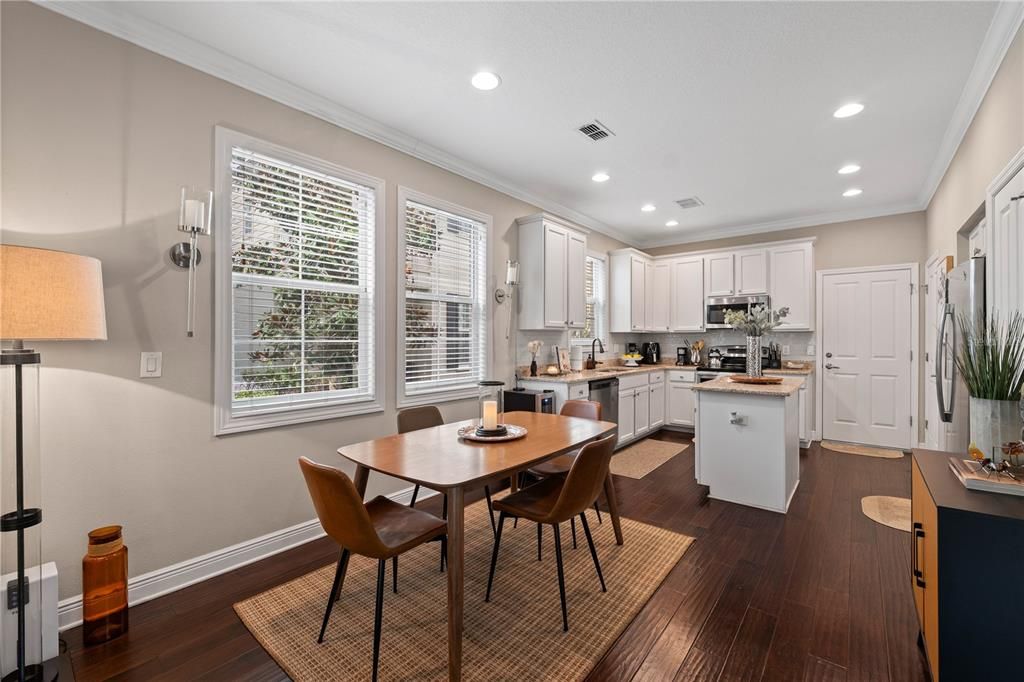 合同活跃: $2,800 (3 贝兹, 2 浴室, 1288 平方英尺)