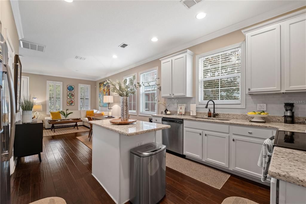 合同活跃: $2,800 (3 贝兹, 2 浴室, 1288 平方英尺)