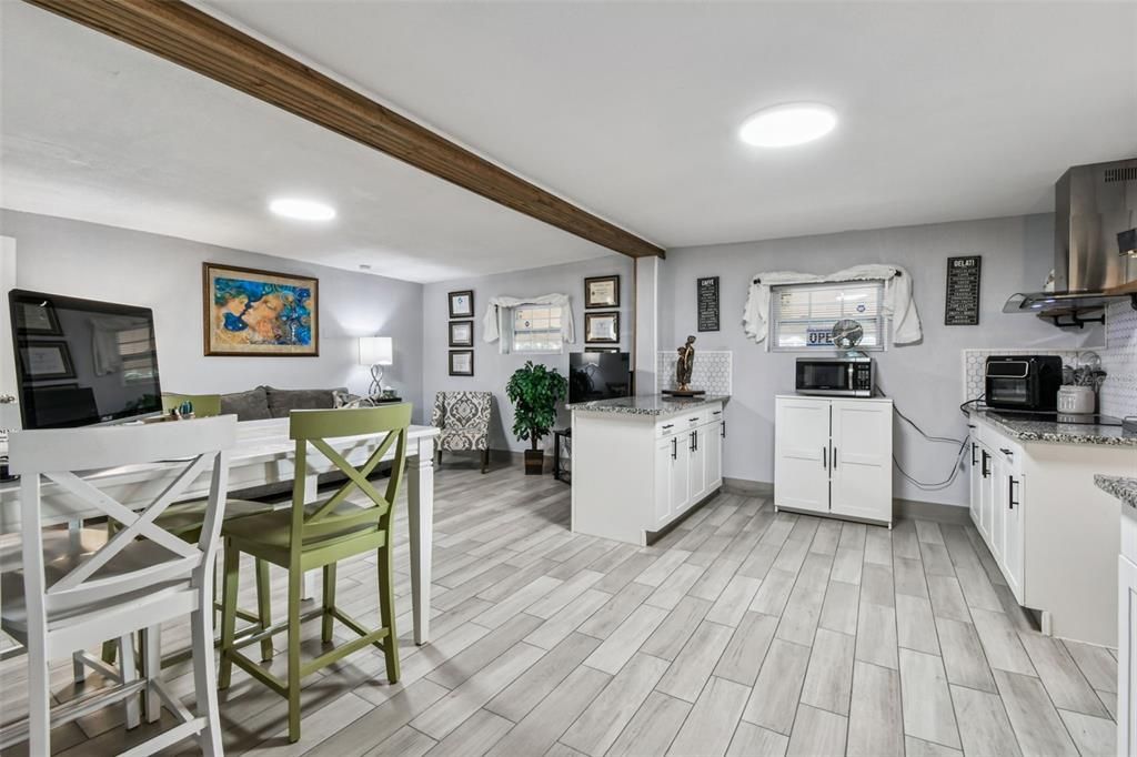 На продажу: $640,000 (3 спален, 0 ванн, 1683 Квадратных фут)