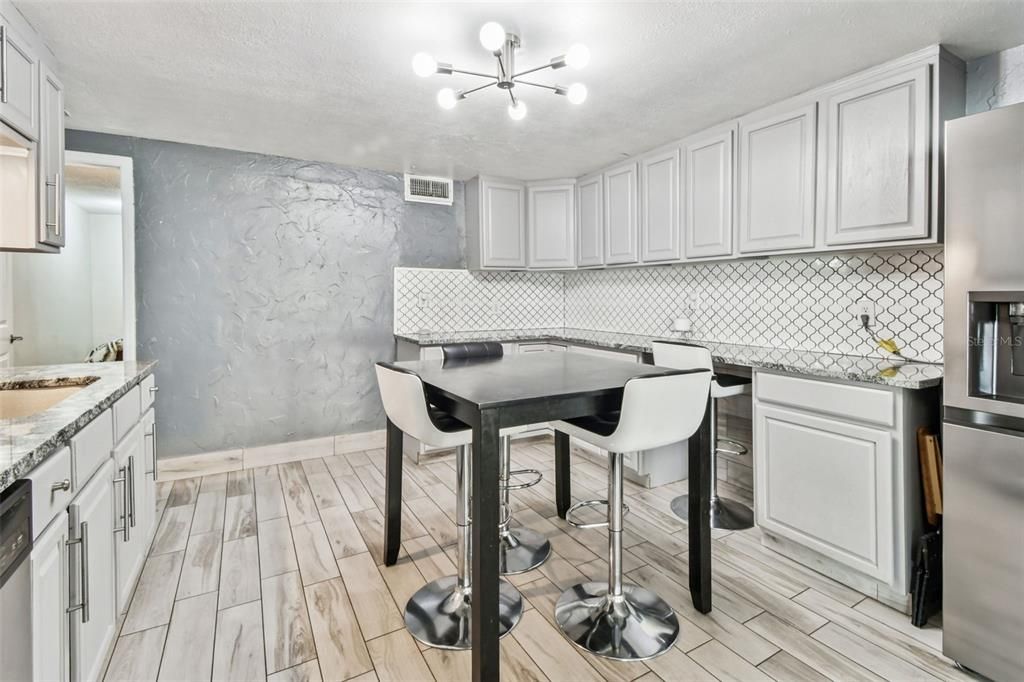 На продажу: $640,000 (3 спален, 0 ванн, 1683 Квадратных фут)