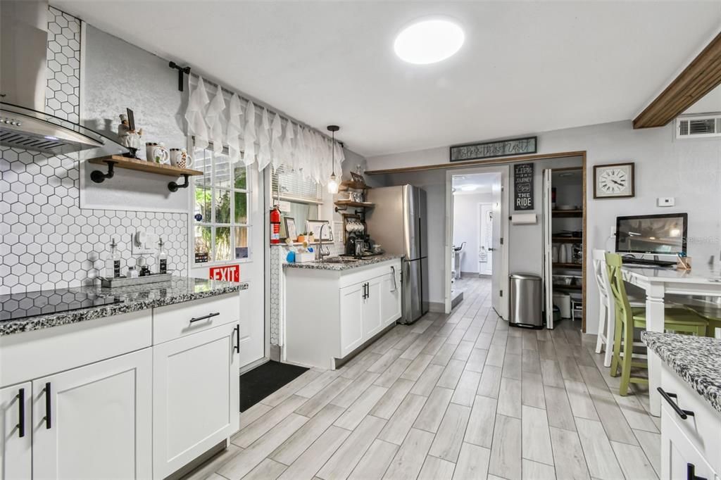 На продажу: $640,000 (3 спален, 0 ванн, 1683 Квадратных фут)