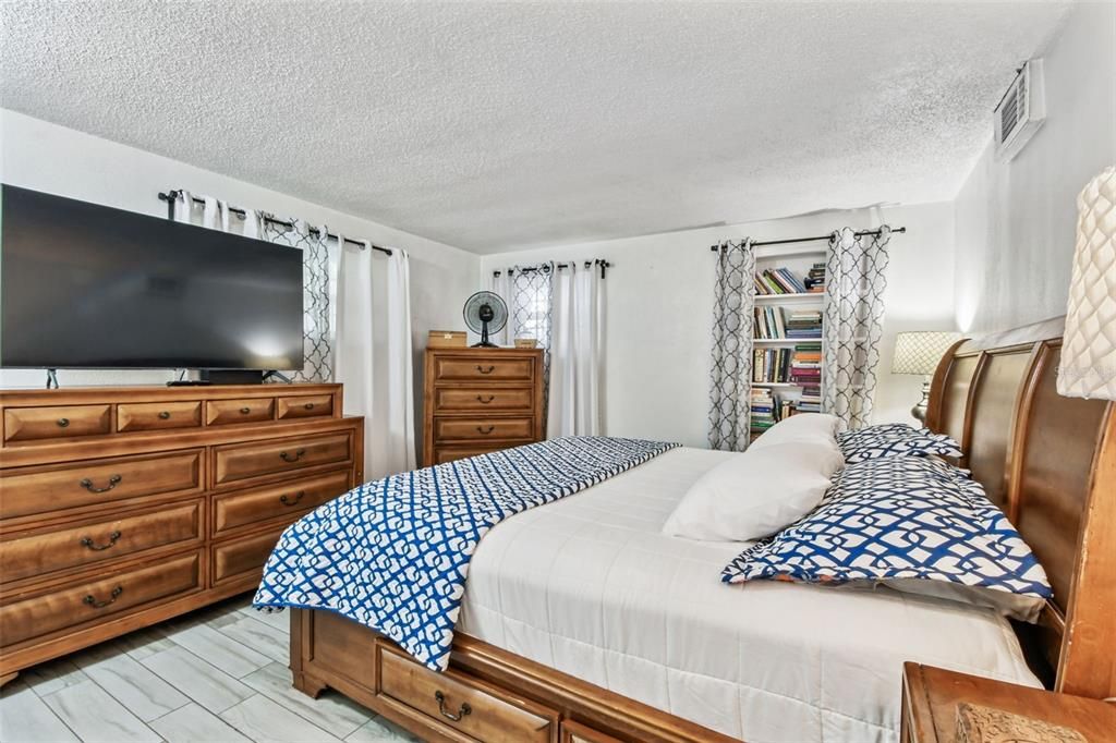 На продажу: $640,000 (3 спален, 0 ванн, 1683 Квадратных фут)