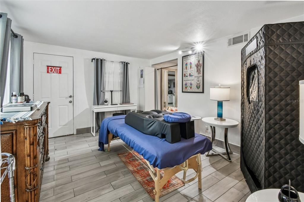 На продажу: $640,000 (3 спален, 0 ванн, 1683 Квадратных фут)