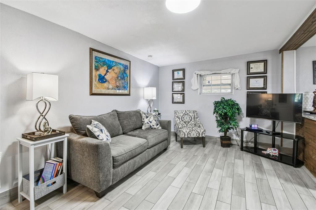 На продажу: $640,000 (3 спален, 0 ванн, 1683 Квадратных фут)