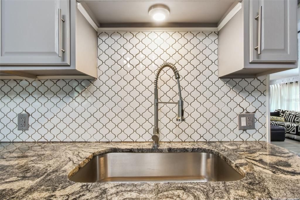 На продажу: $640,000 (3 спален, 0 ванн, 1683 Квадратных фут)