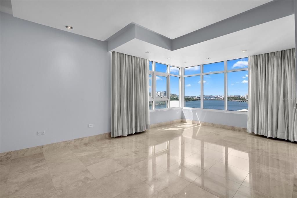 На продажу: $3,045,000 (2 спален, 2 ванн, 3291 Квадратных фут)