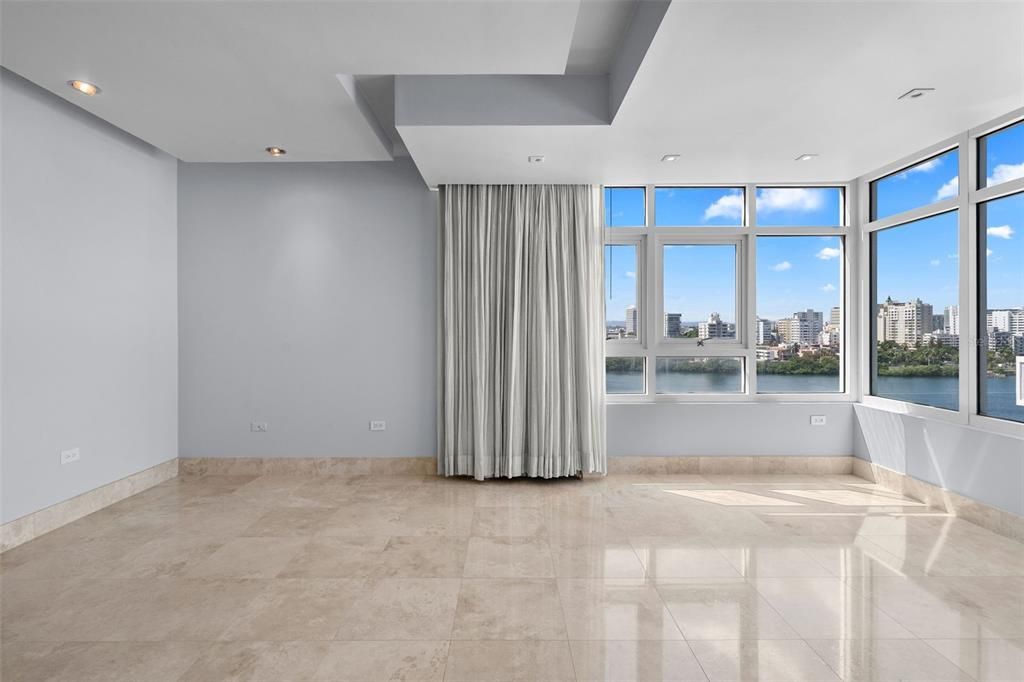 На продажу: $3,045,000 (2 спален, 2 ванн, 3291 Квадратных фут)